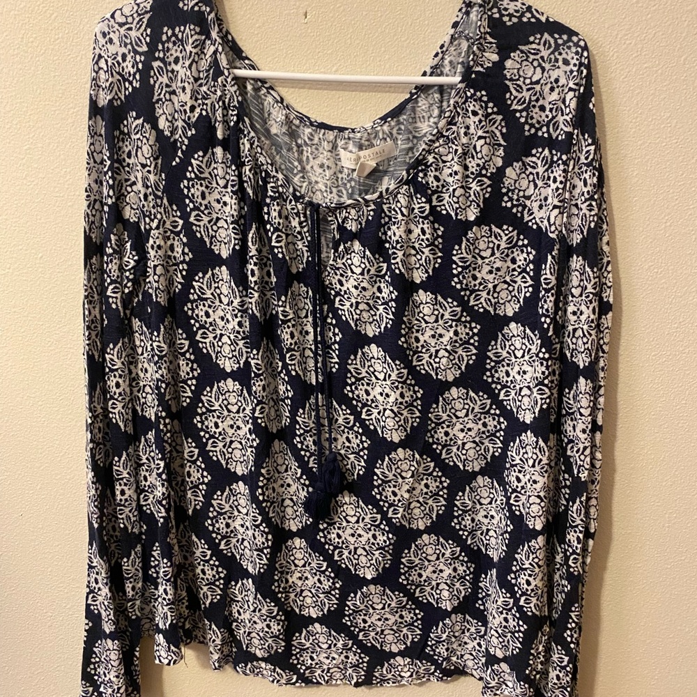 Brand: Aeropostale. Size: M. Color: Blue and white.